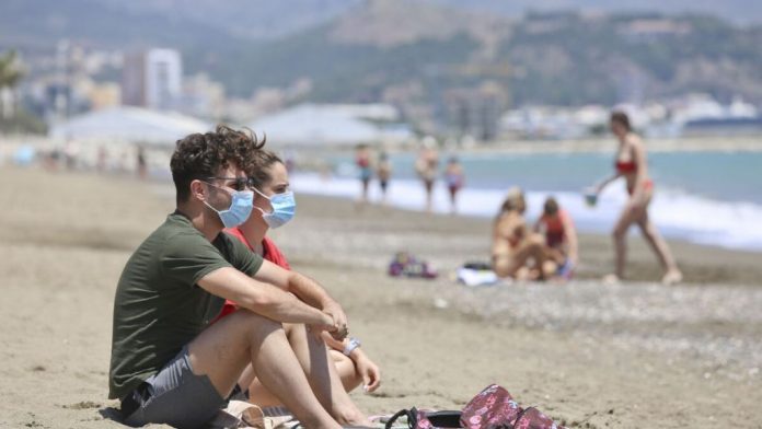 Estudio digital: 6 de cada 10 chilenos  rechaza el permiso de vacaciones
